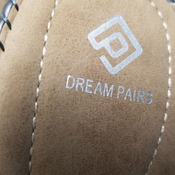 Dream Pairs Slip On Shoes. Size 8 - Picture 6 of 7